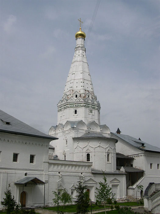 Что такое шатровый храм. 108 0008075b. Что такое шатровый храм фото. Что такое шатровый храм-108 0008075b. картинка Что такое шатровый храм. картинка 108 0008075b. Шатровые храмы при грандиозной внешней составляющей несли на себе и глубокую смысловую нагрузку. Символические значения храмов осмысливаются и понимаются учеными по-разному. Например, считается, что шатровый храм представляет собой архитектурную модель пути к Небесному Царствию и является местом соединения земного квадрата (символа тварного мира) с небесным кругом (символом вечности).